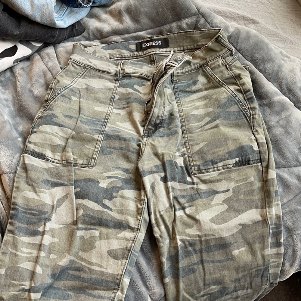 Express Camo jeans!